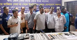 নারায়ণগঞ্জে পুলিশের পৃথক অভিযানে অস্ত্র ও ডাকাতির সরঞ্জামসহ গ্রেপ্তার ৬